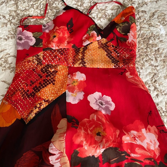 Guess beautiful dress, like new - Picture 2 of 3